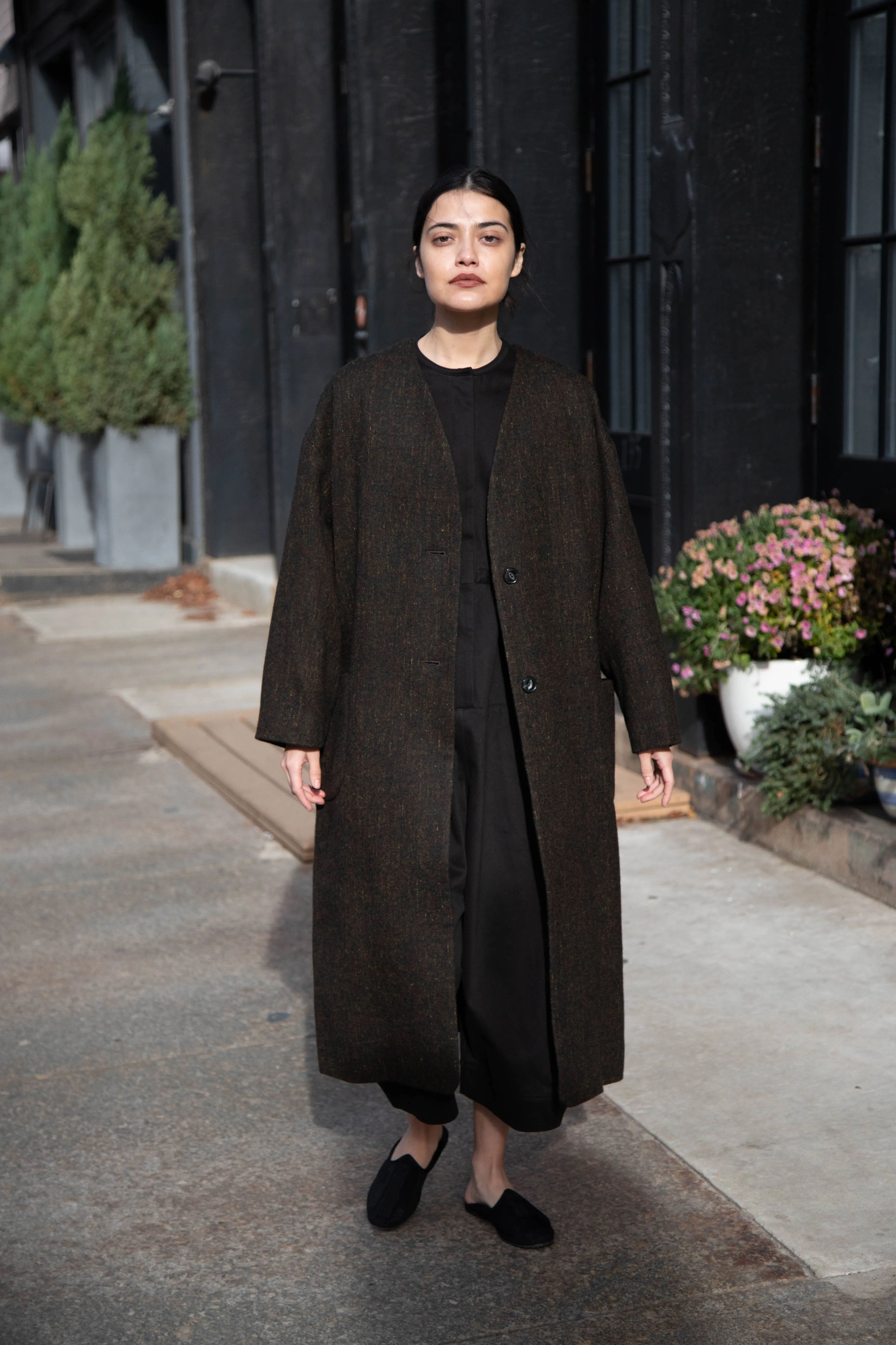 Arts & Science Tweed V-Neck Long Coat in Moss