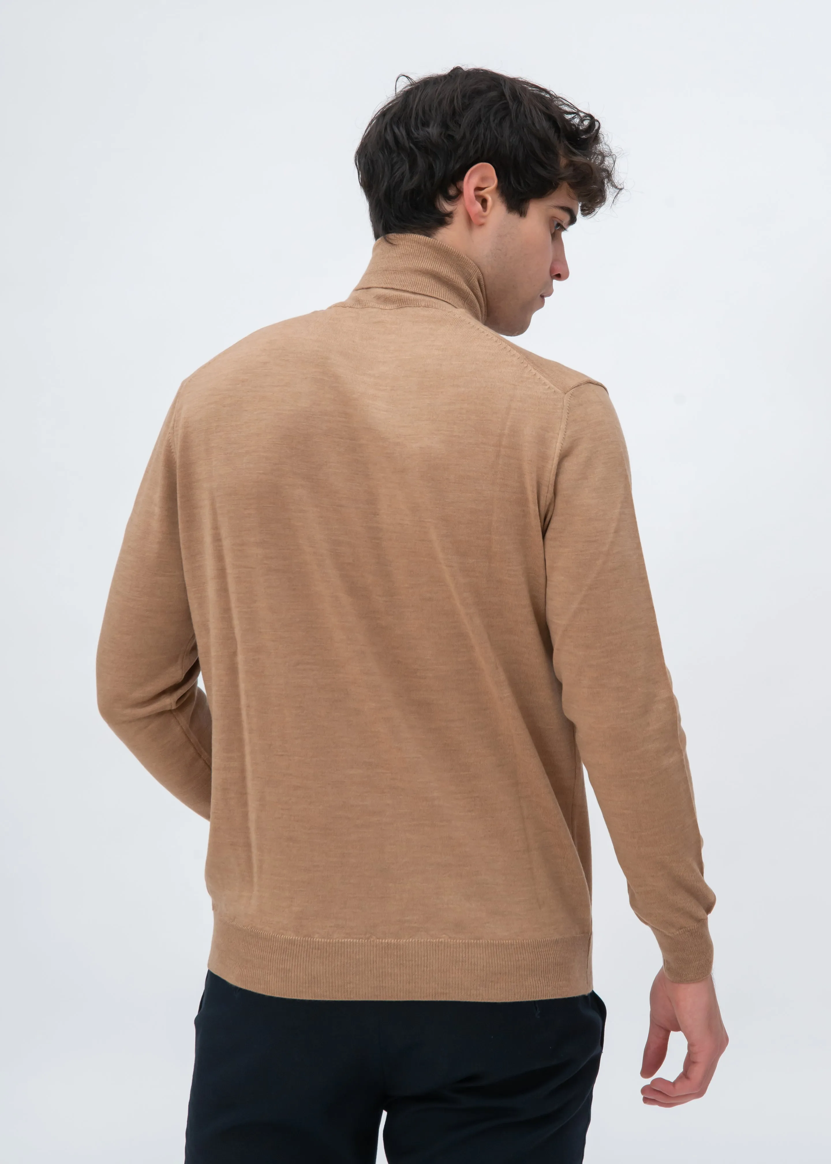 CLASSIC MERINO TURTLENECK SWEATER
