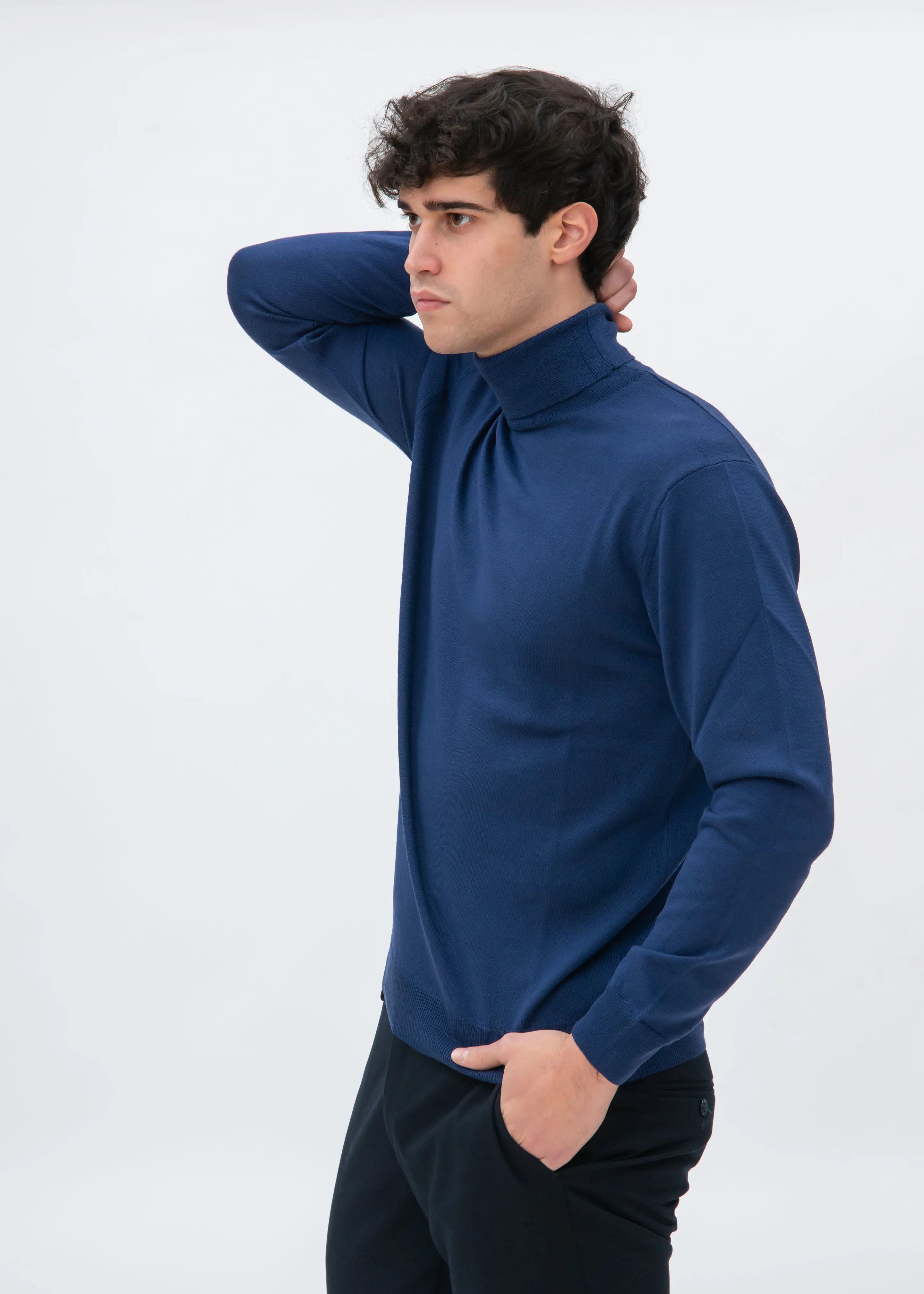 CLASSIC MERINO TURTLENECK SWEATER