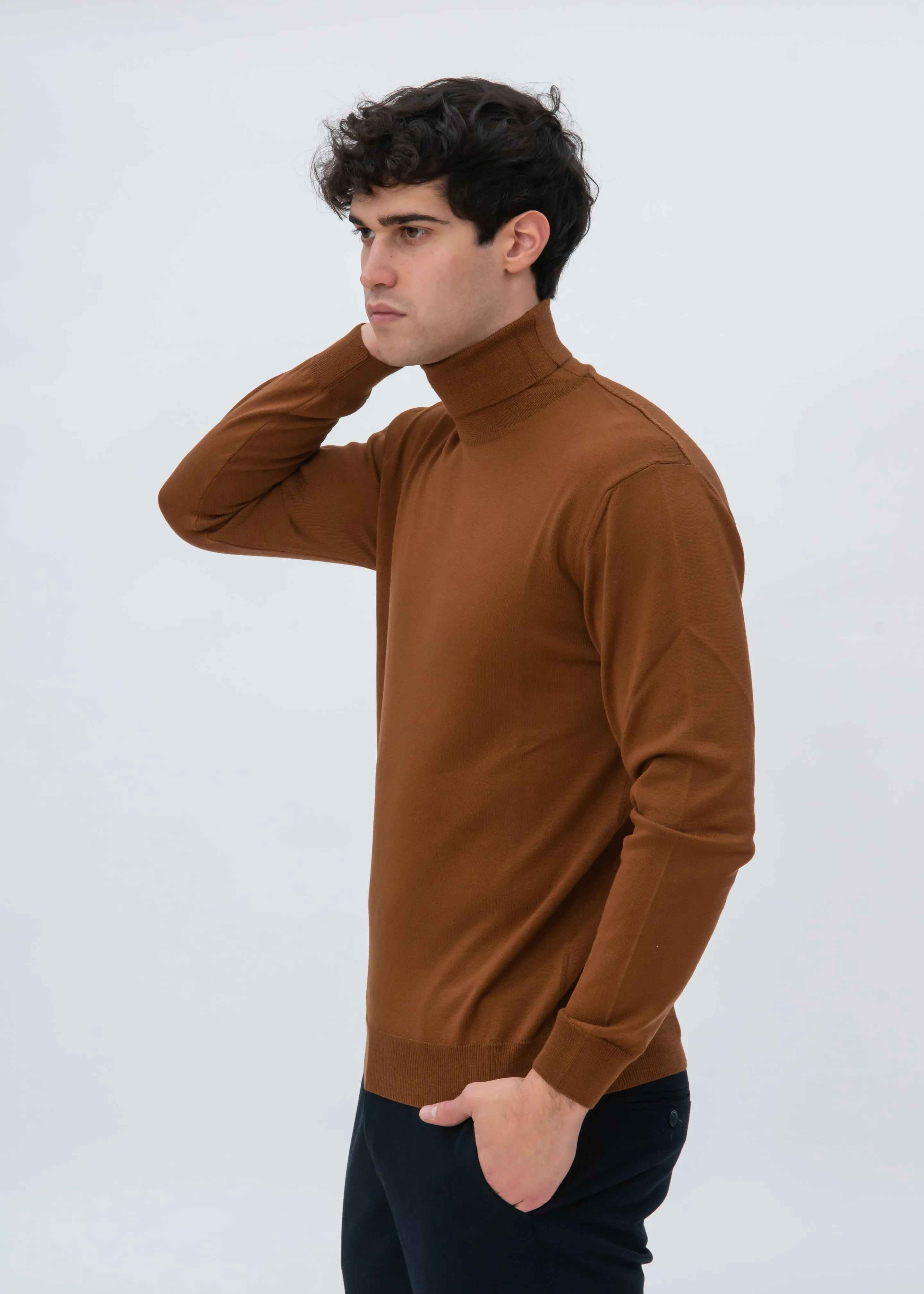 CLASSIC MERINO TURTLENECK SWEATER