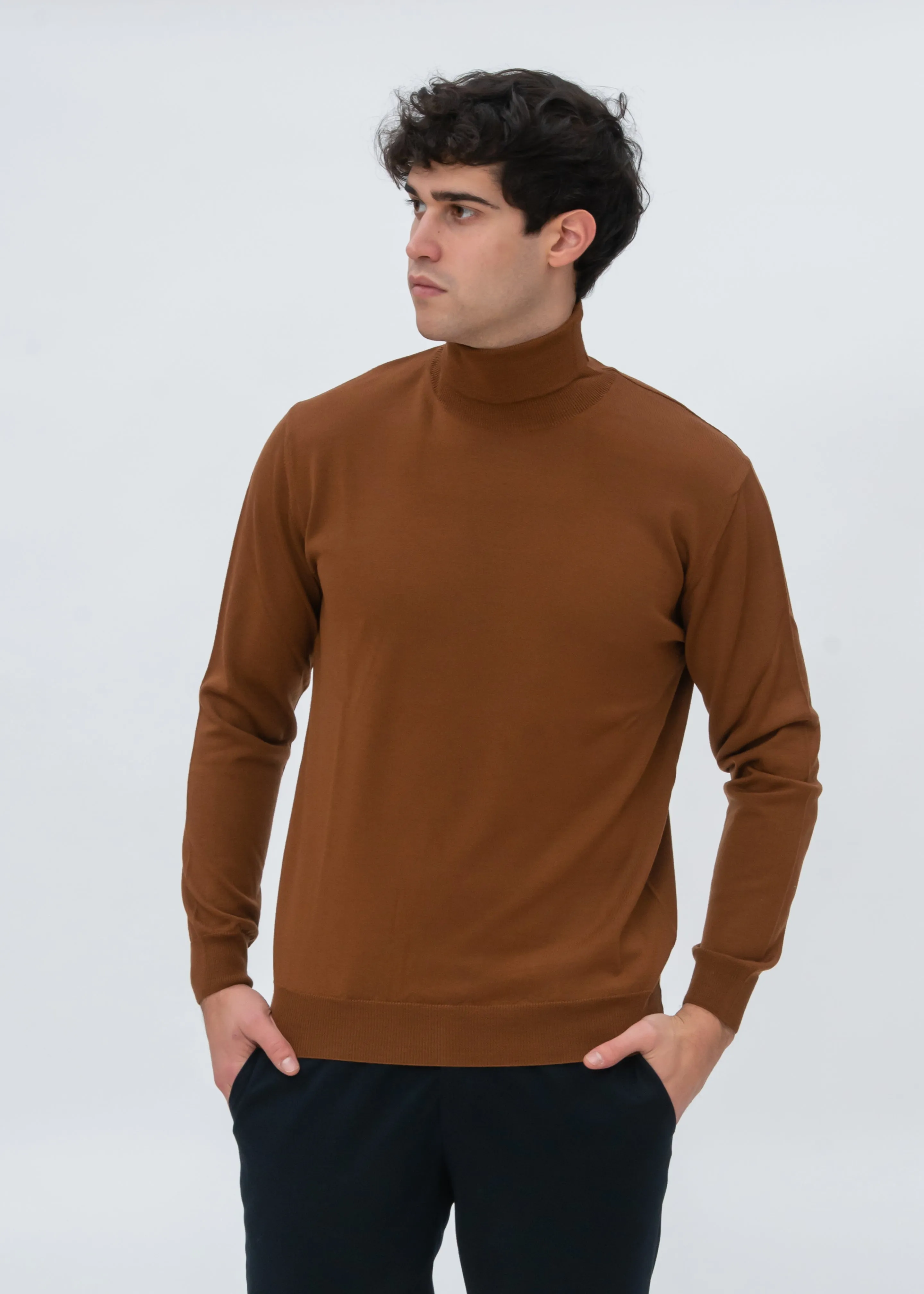 CLASSIC MERINO TURTLENECK SWEATER