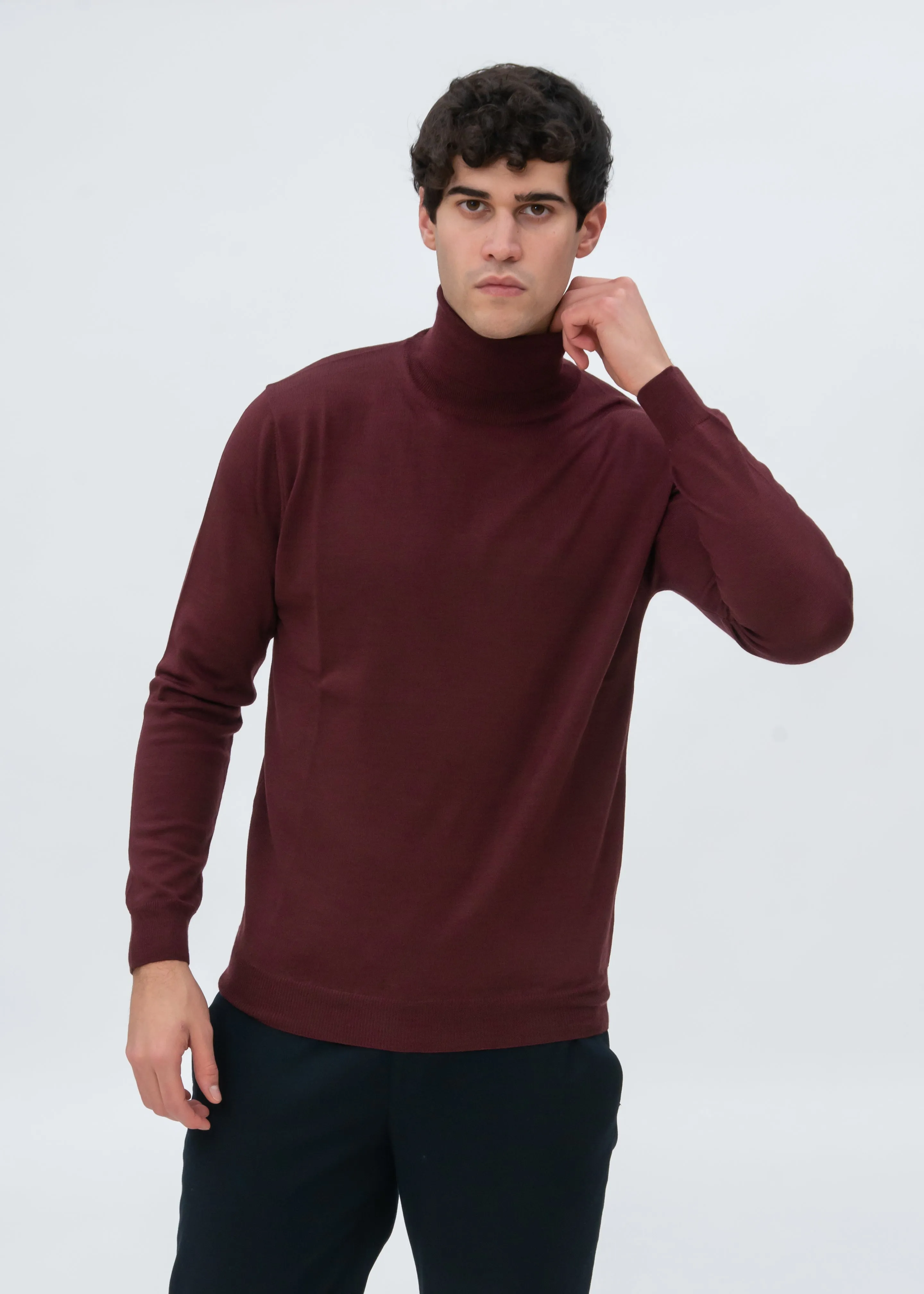 CLASSIC MERINO TURTLENECK SWEATER