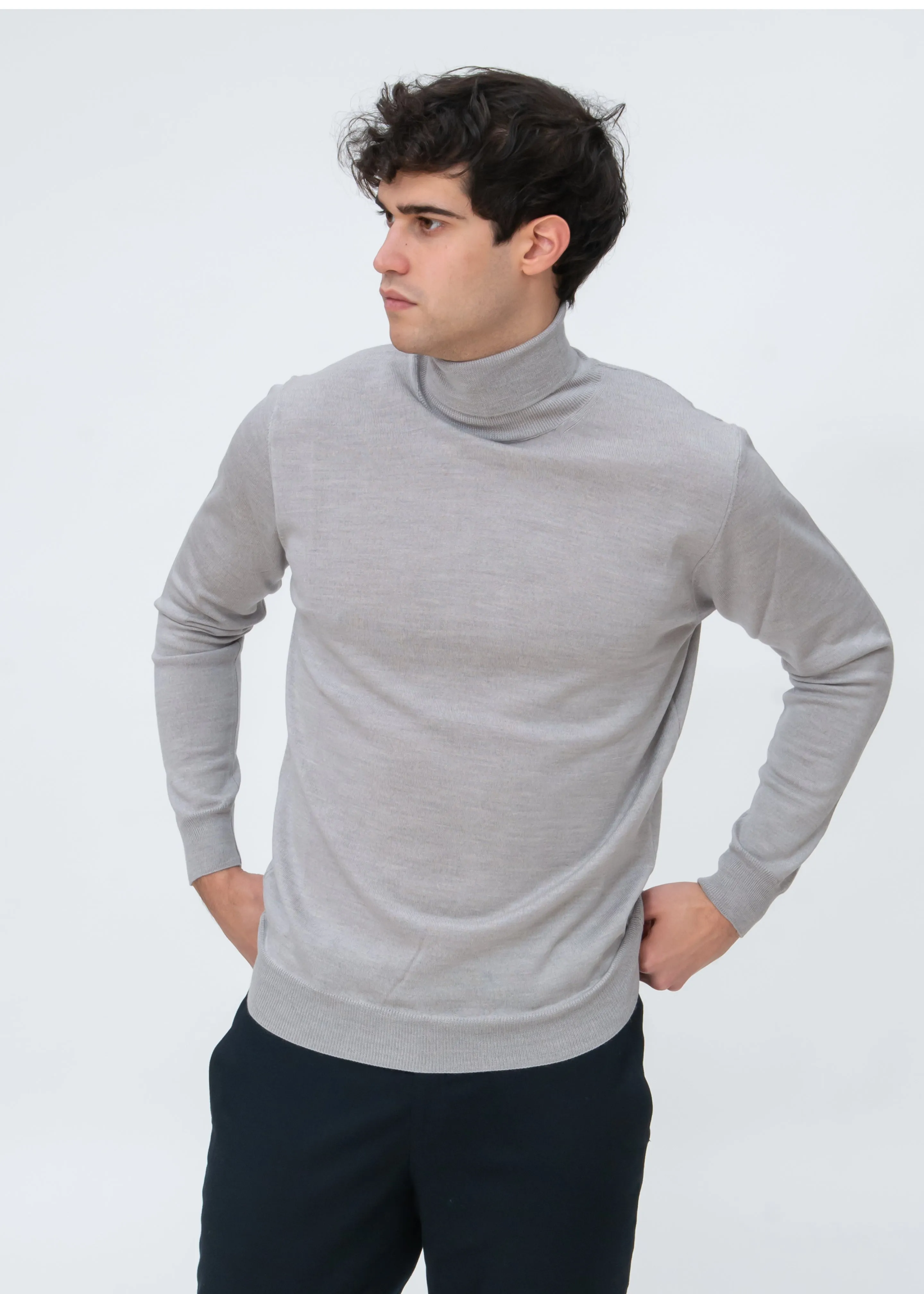 CLASSIC MERINO TURTLENECK SWEATER
