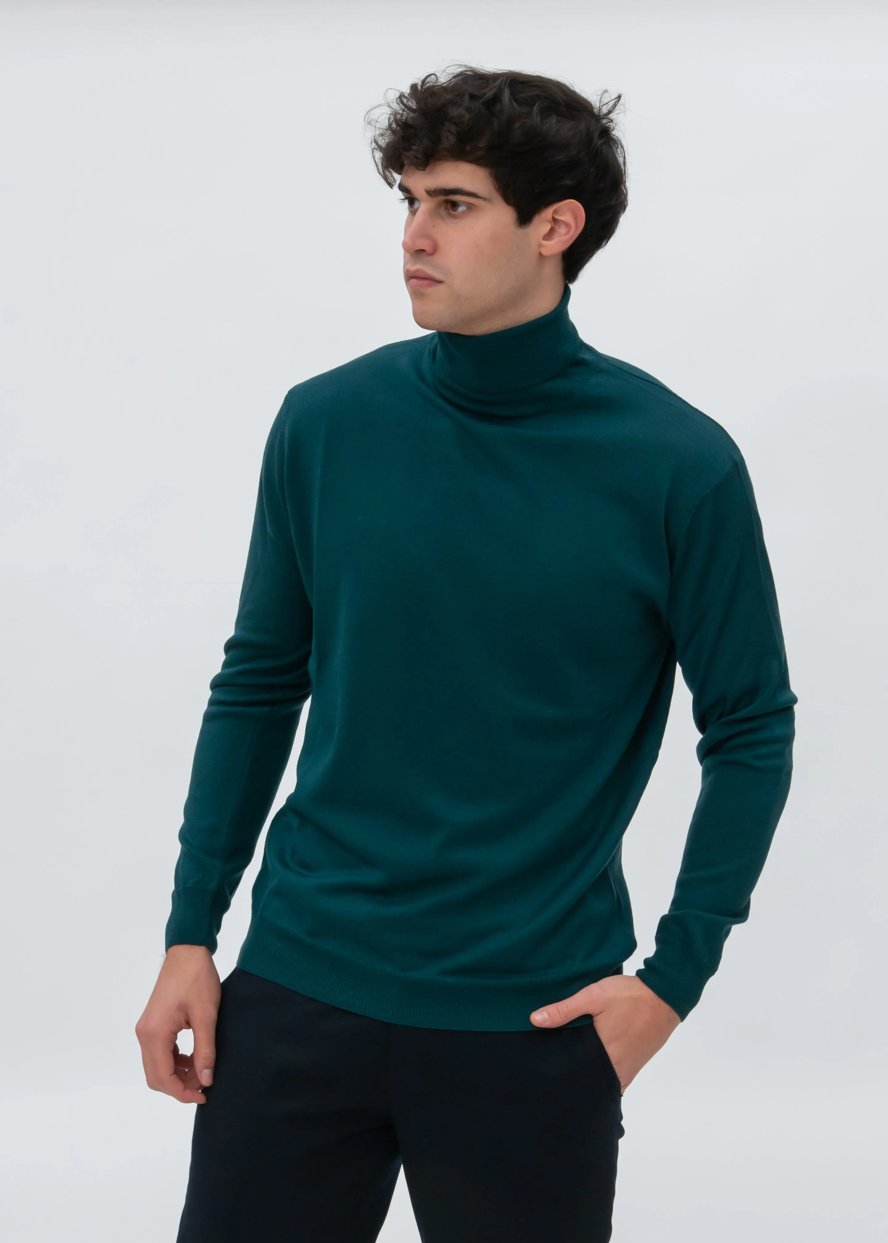 CLASSIC MERINO TURTLENECK SWEATER
