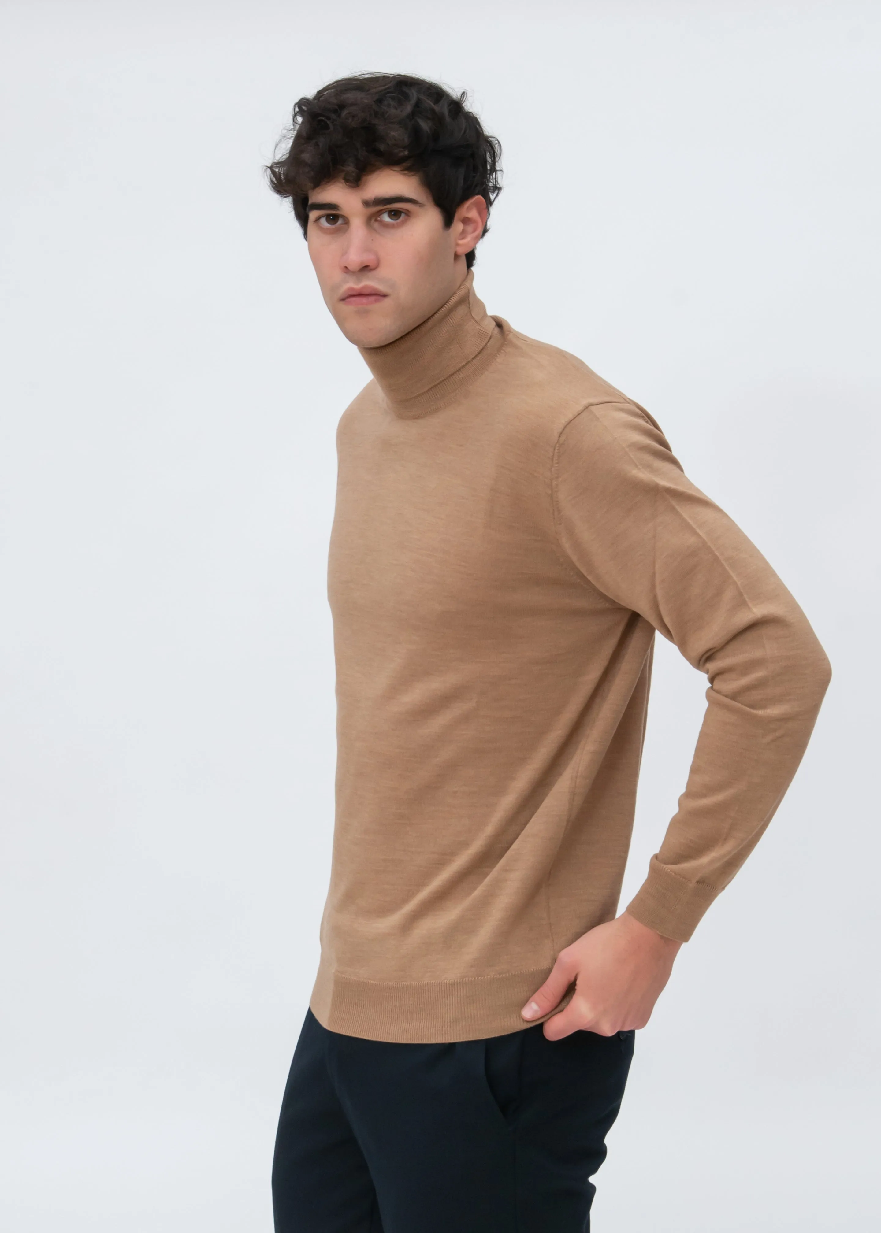 CLASSIC MERINO TURTLENECK SWEATER