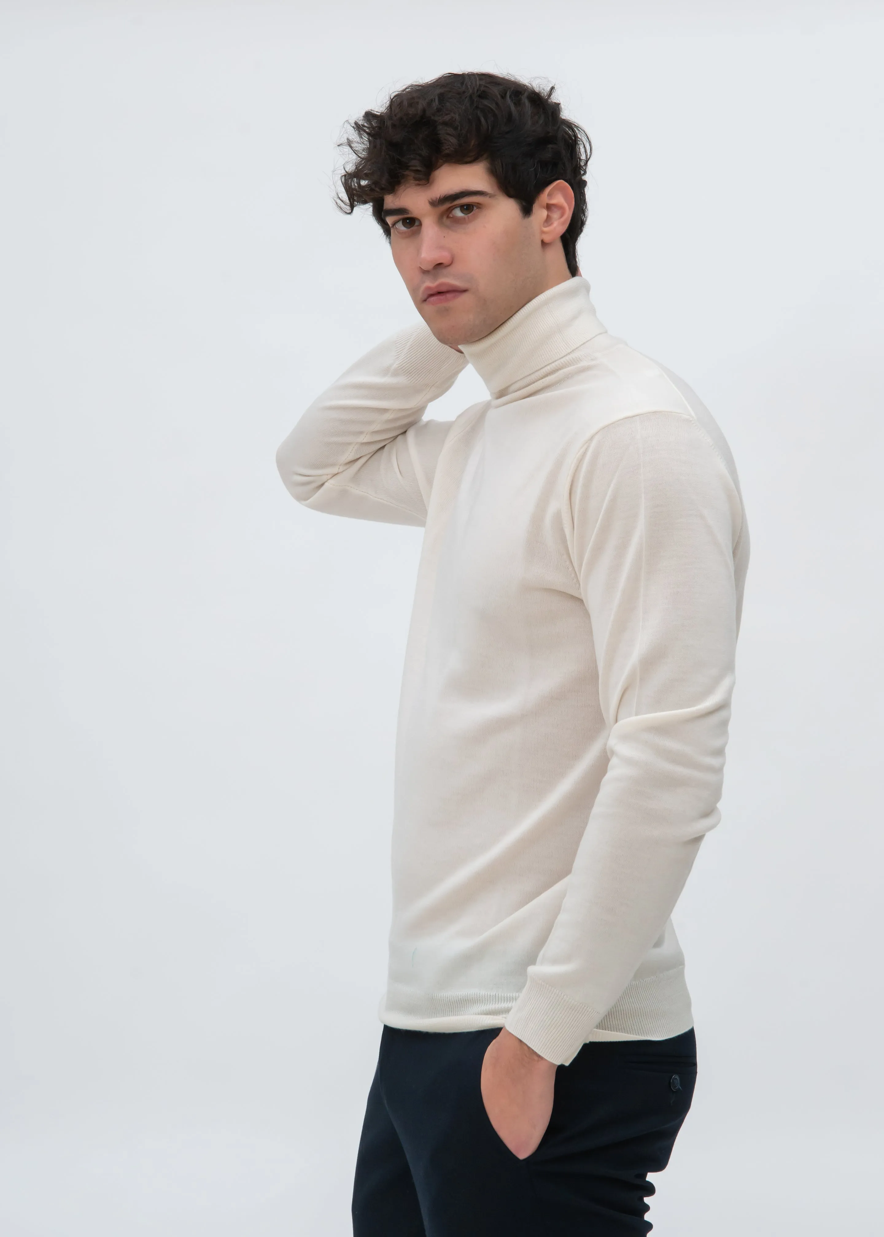 CLASSIC MERINO TURTLENECK SWEATER