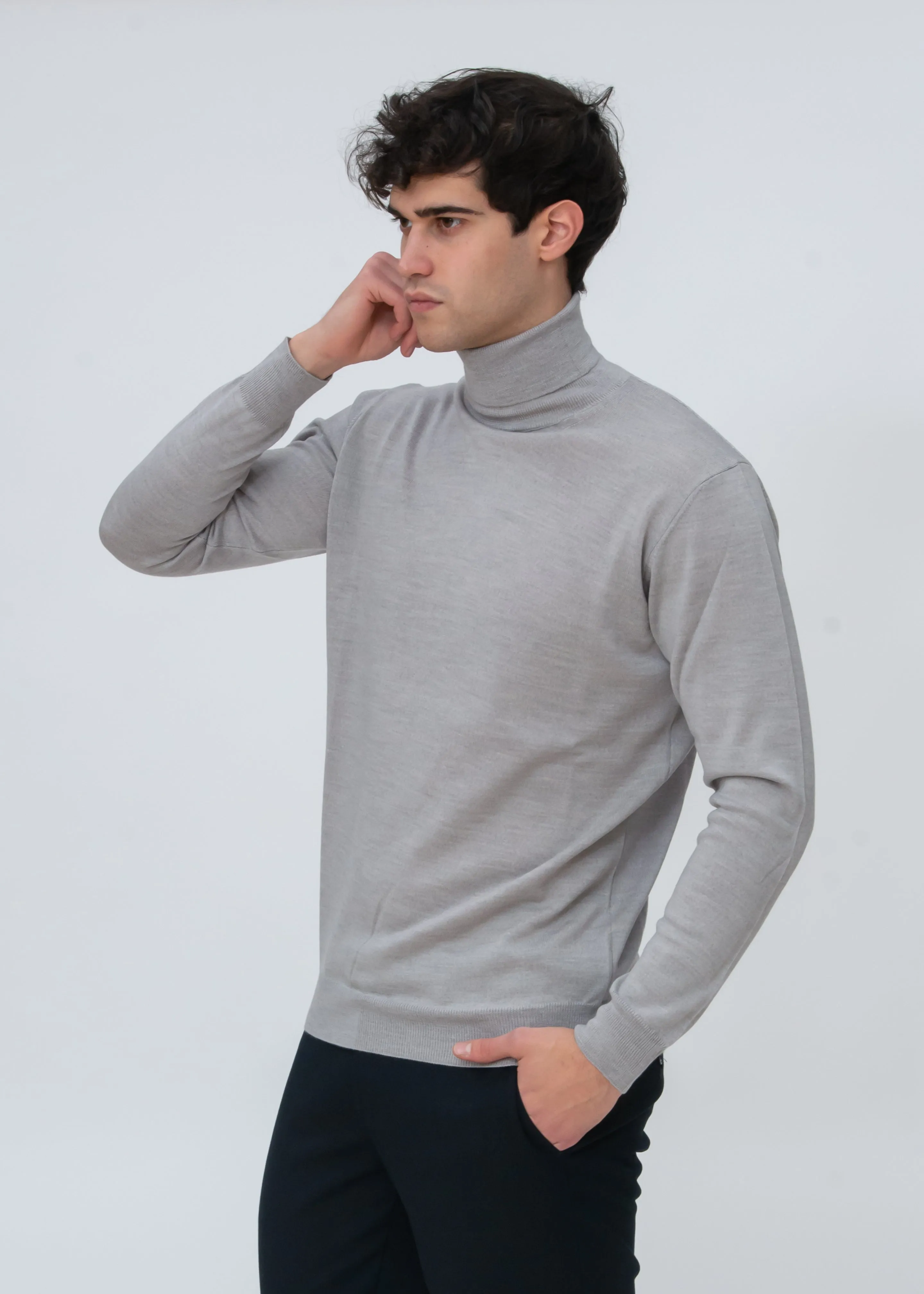 CLASSIC MERINO TURTLENECK SWEATER