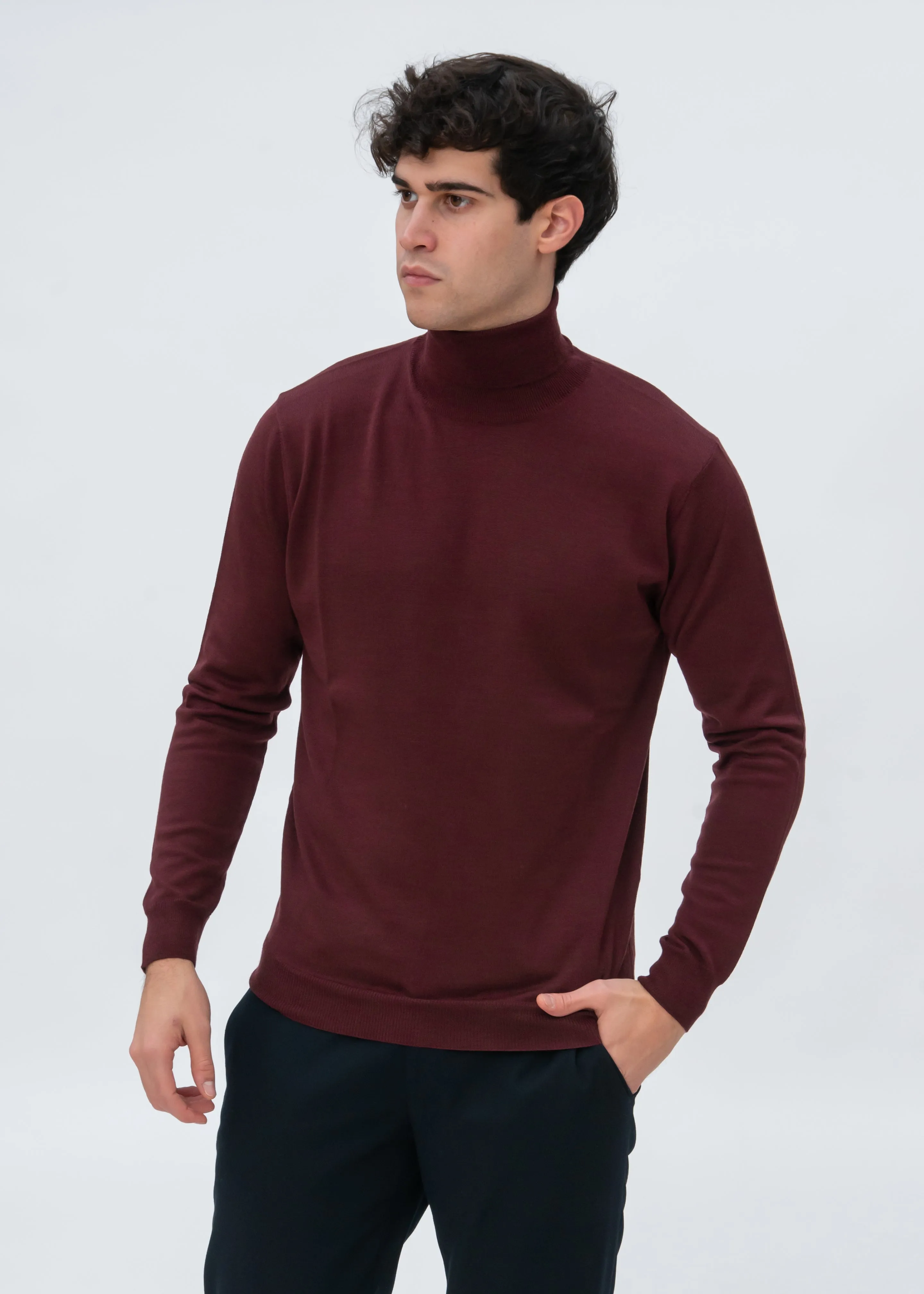 CLASSIC MERINO TURTLENECK SWEATER