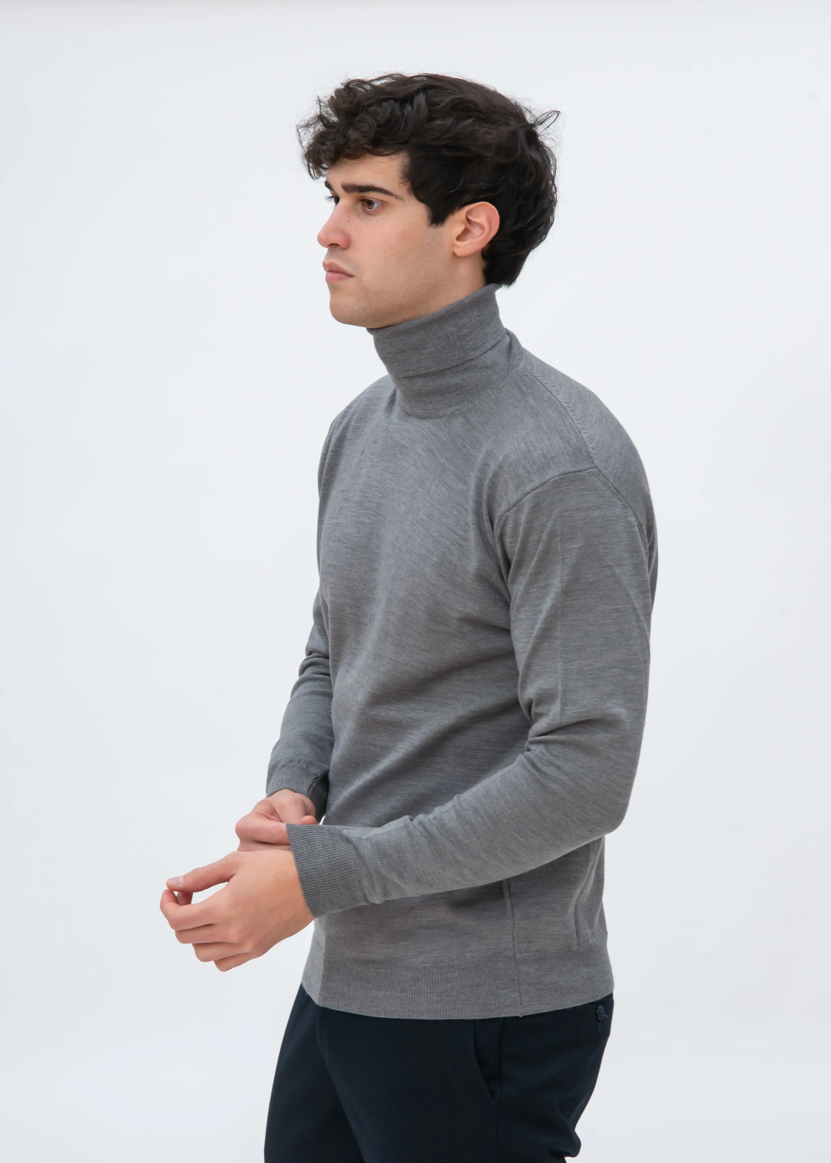 CLASSIC MERINO TURTLENECK SWEATER