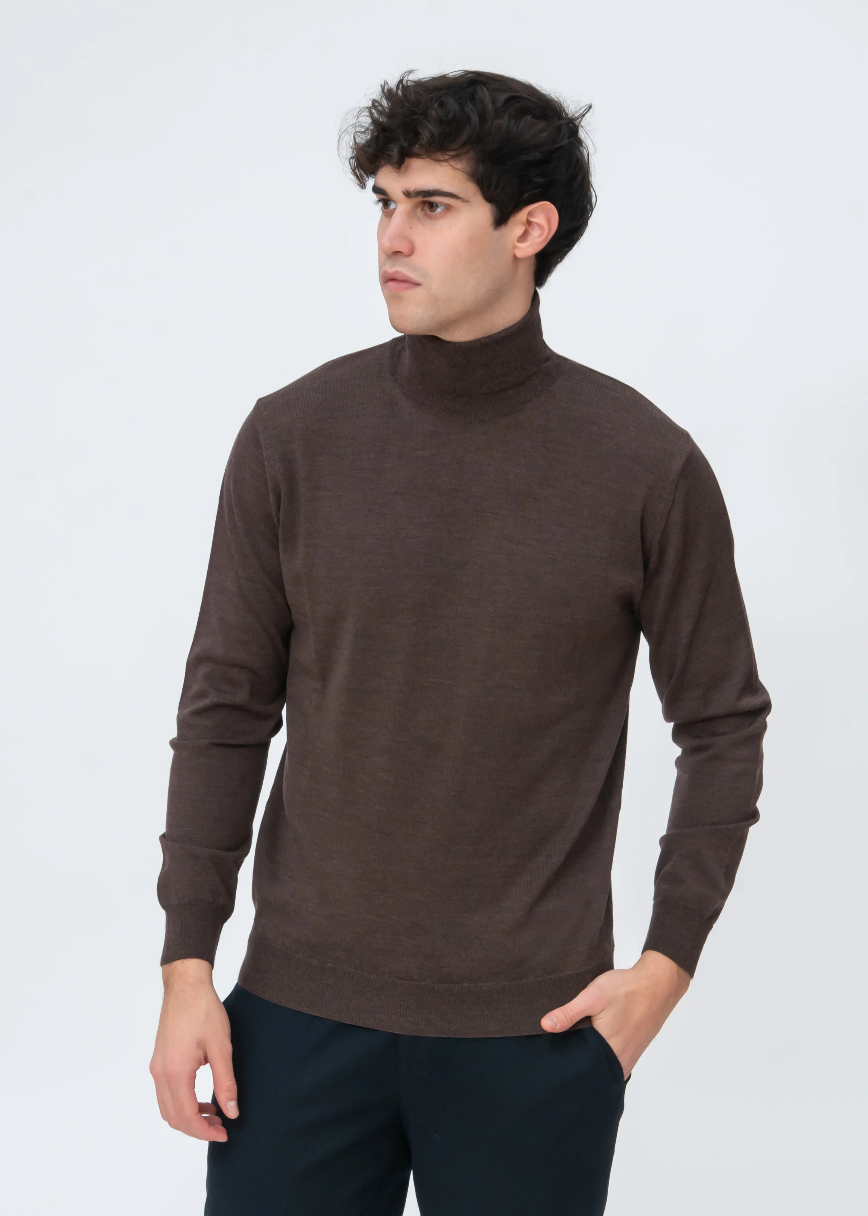 CLASSIC MERINO TURTLENECK SWEATER