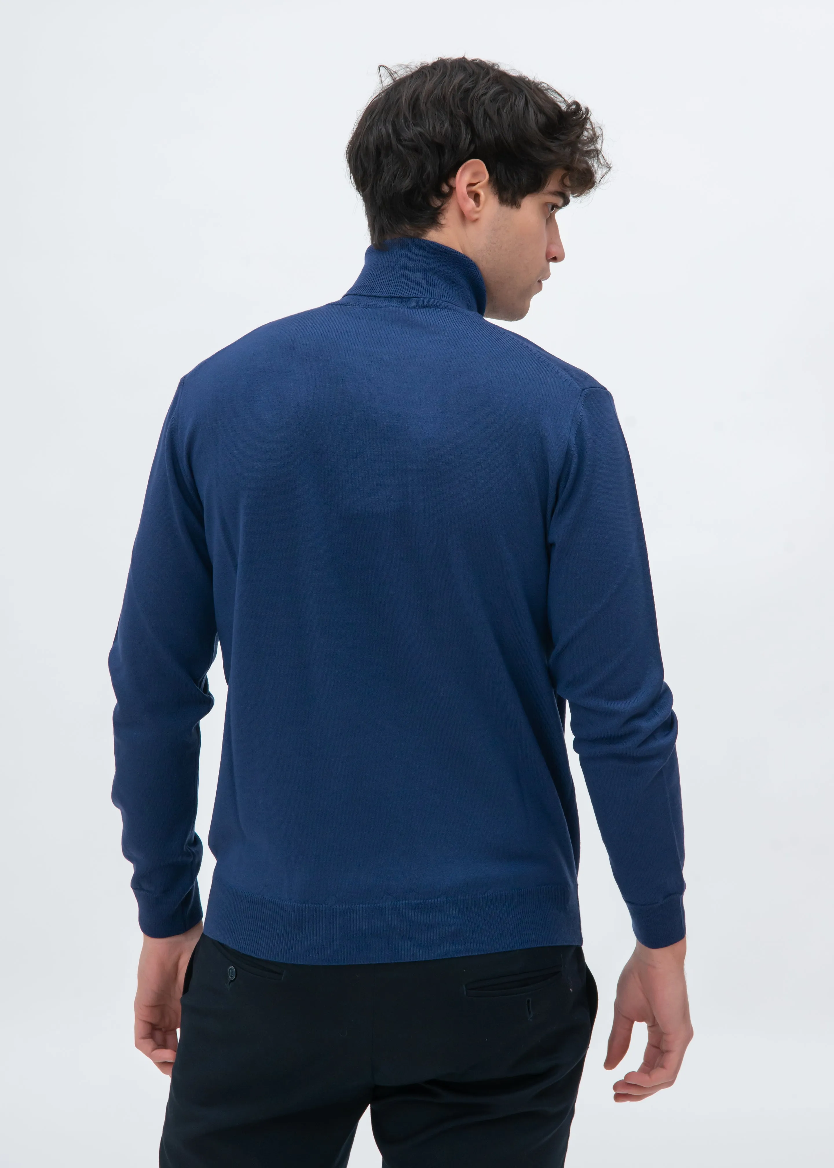 CLASSIC MERINO TURTLENECK SWEATER