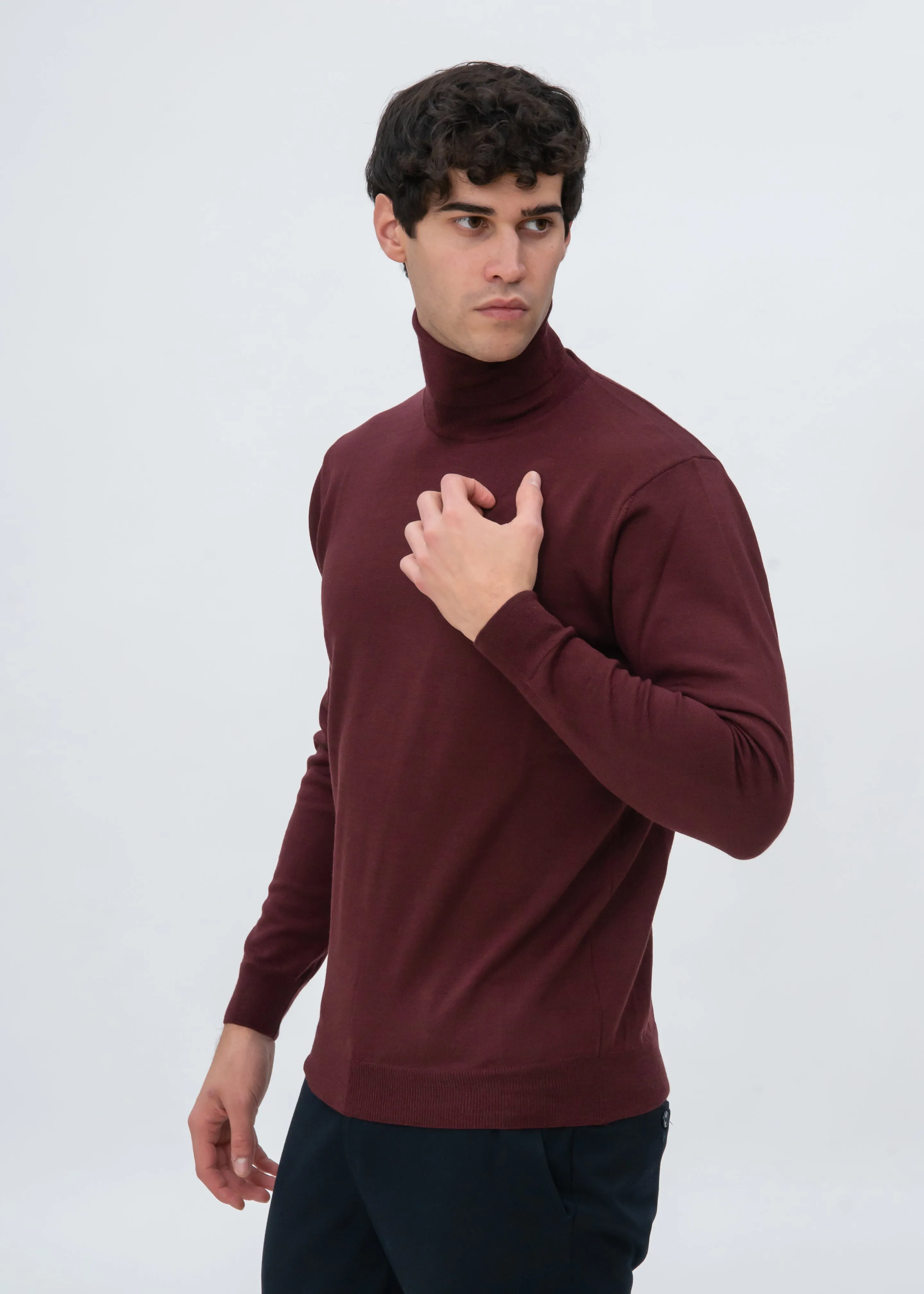 CLASSIC MERINO TURTLENECK SWEATER