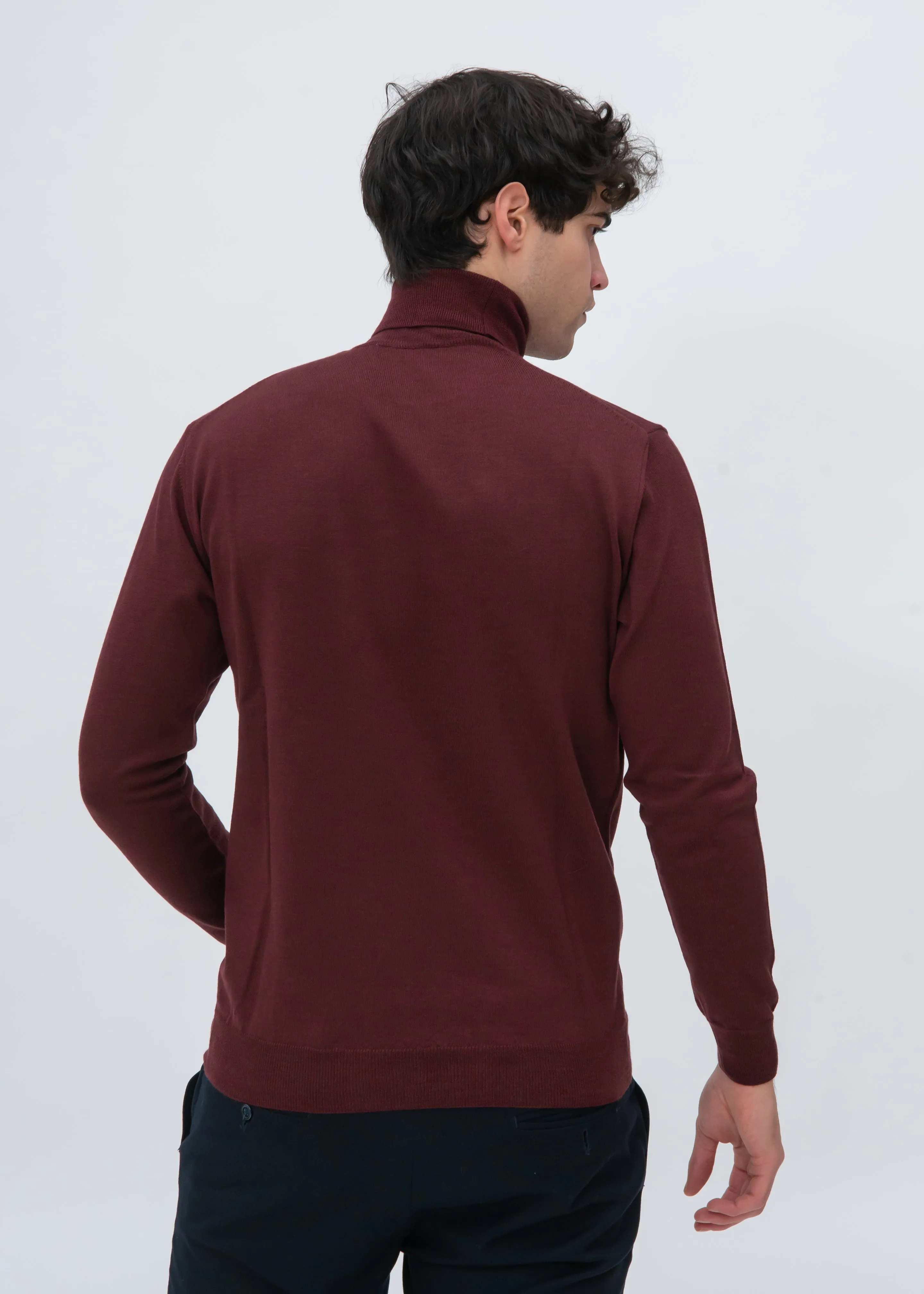 CLASSIC MERINO TURTLENECK SWEATER