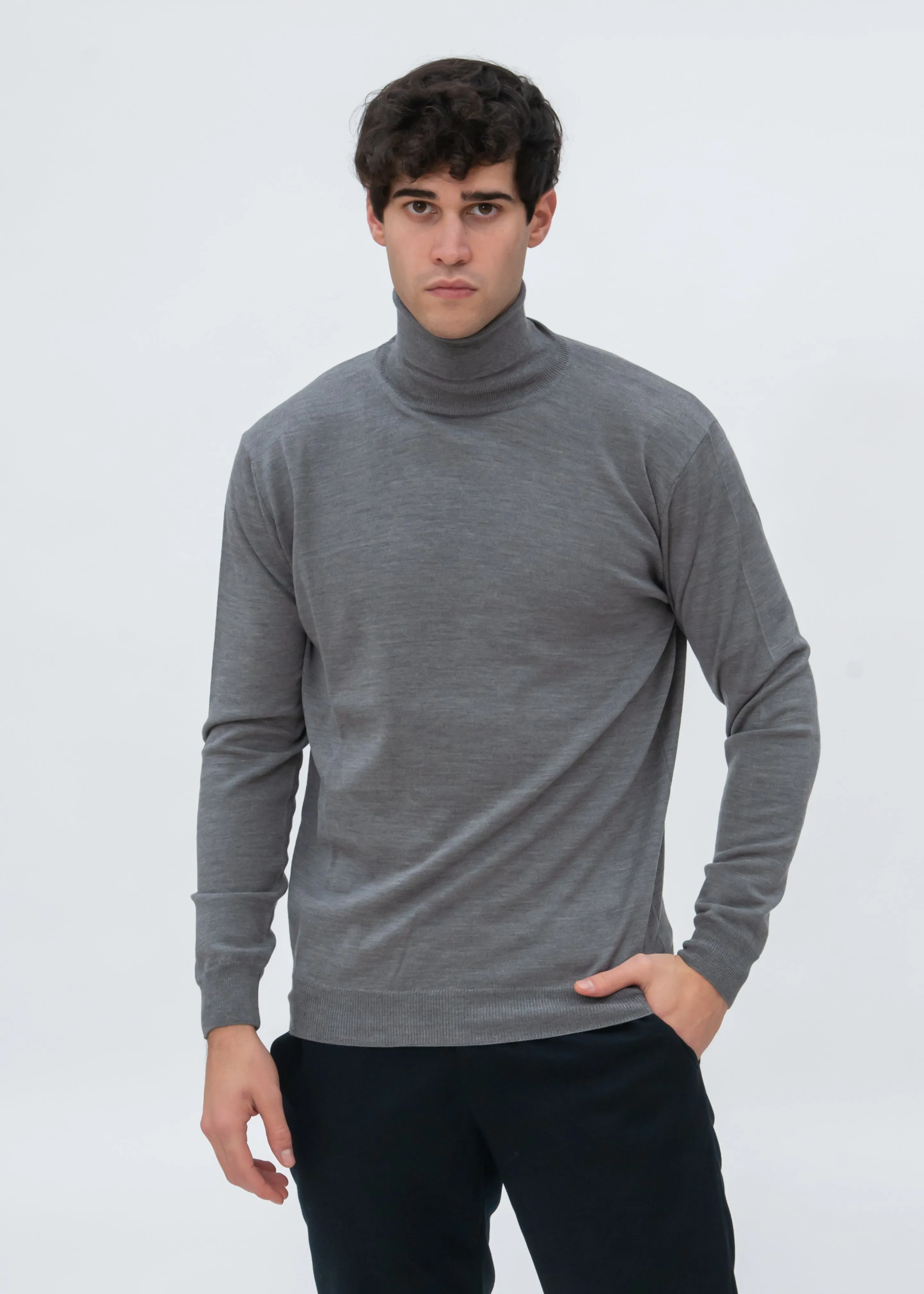 CLASSIC MERINO TURTLENECK SWEATER