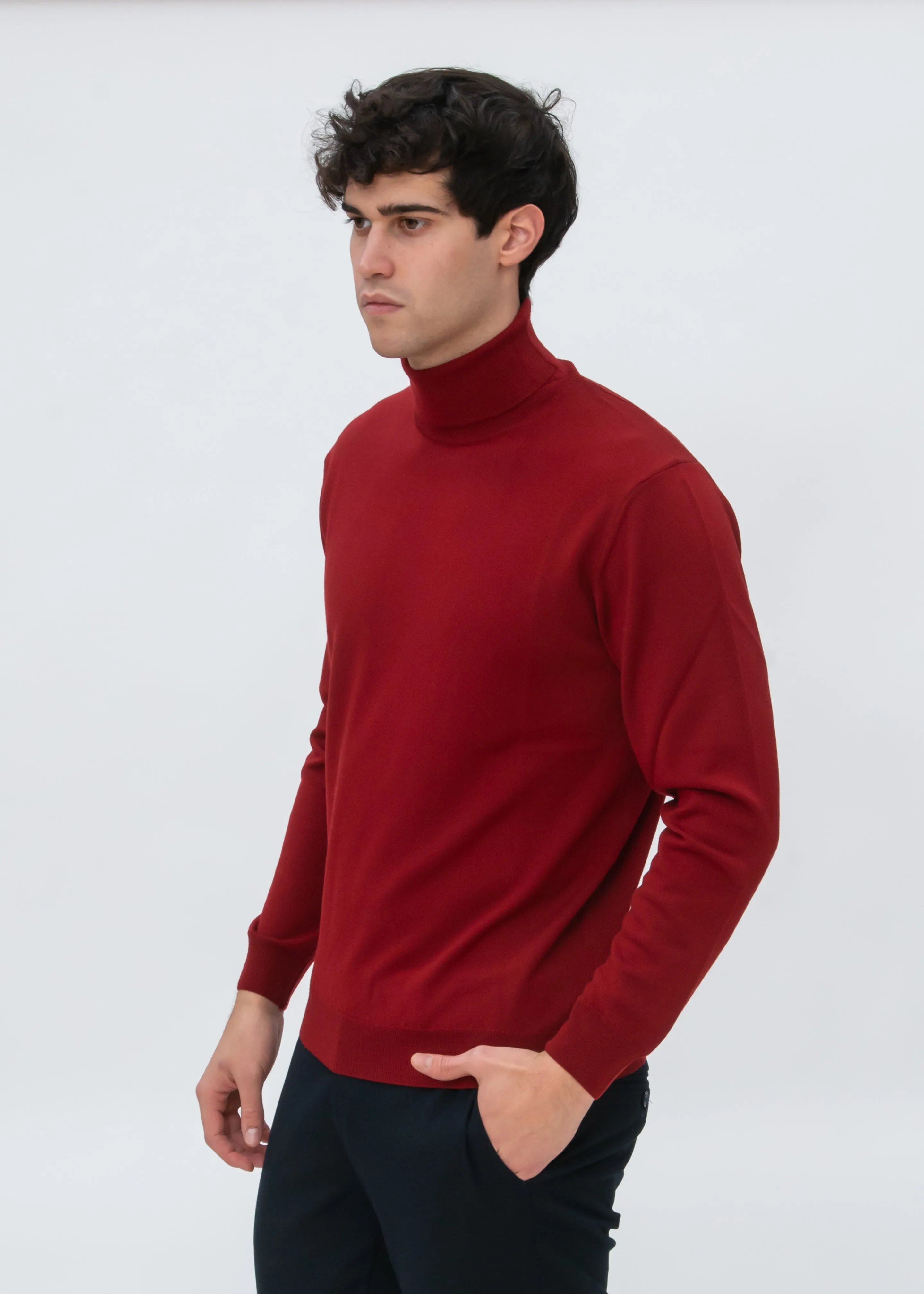 CLASSIC MERINO TURTLENECK SWEATER
