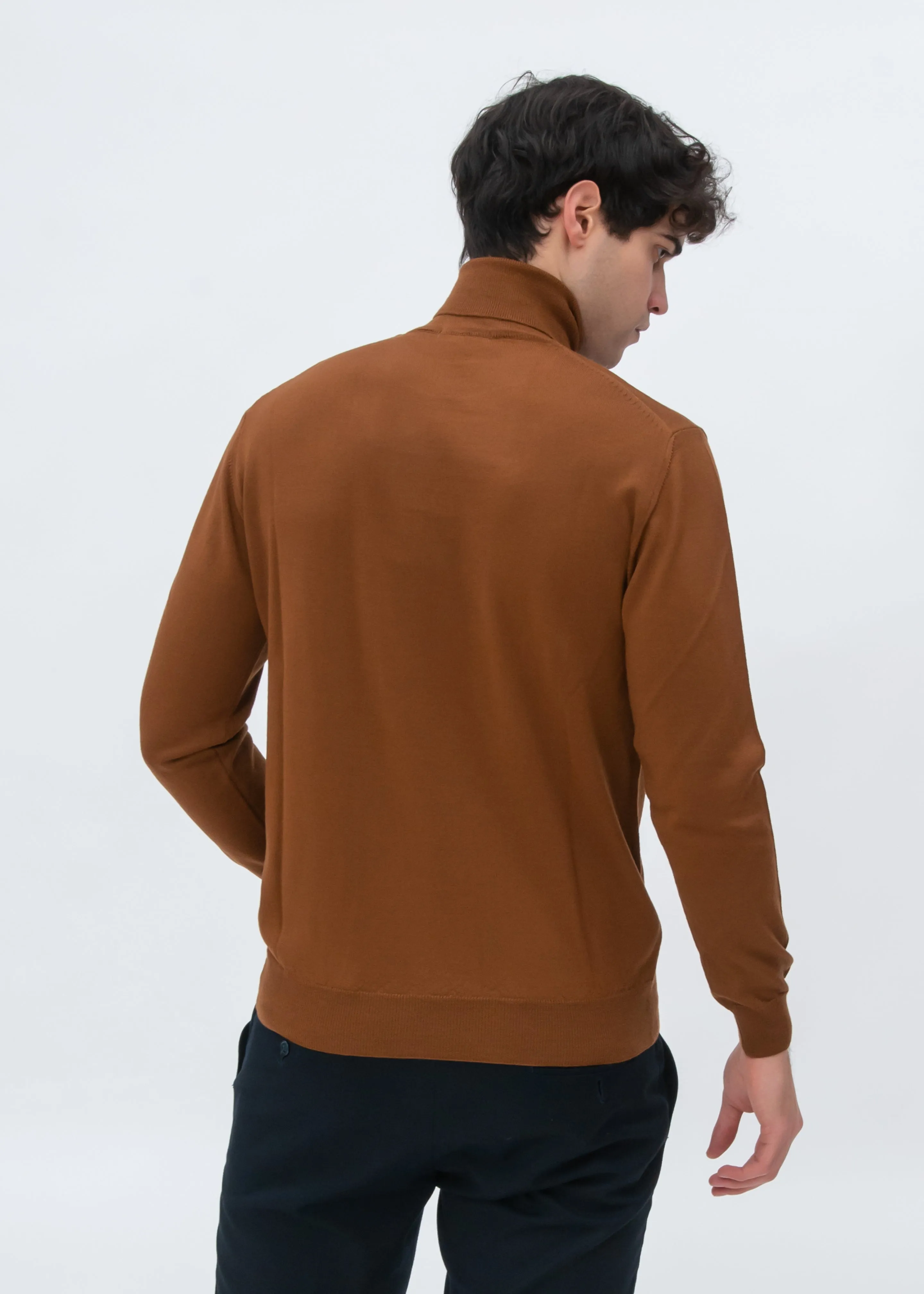 CLASSIC MERINO TURTLENECK SWEATER