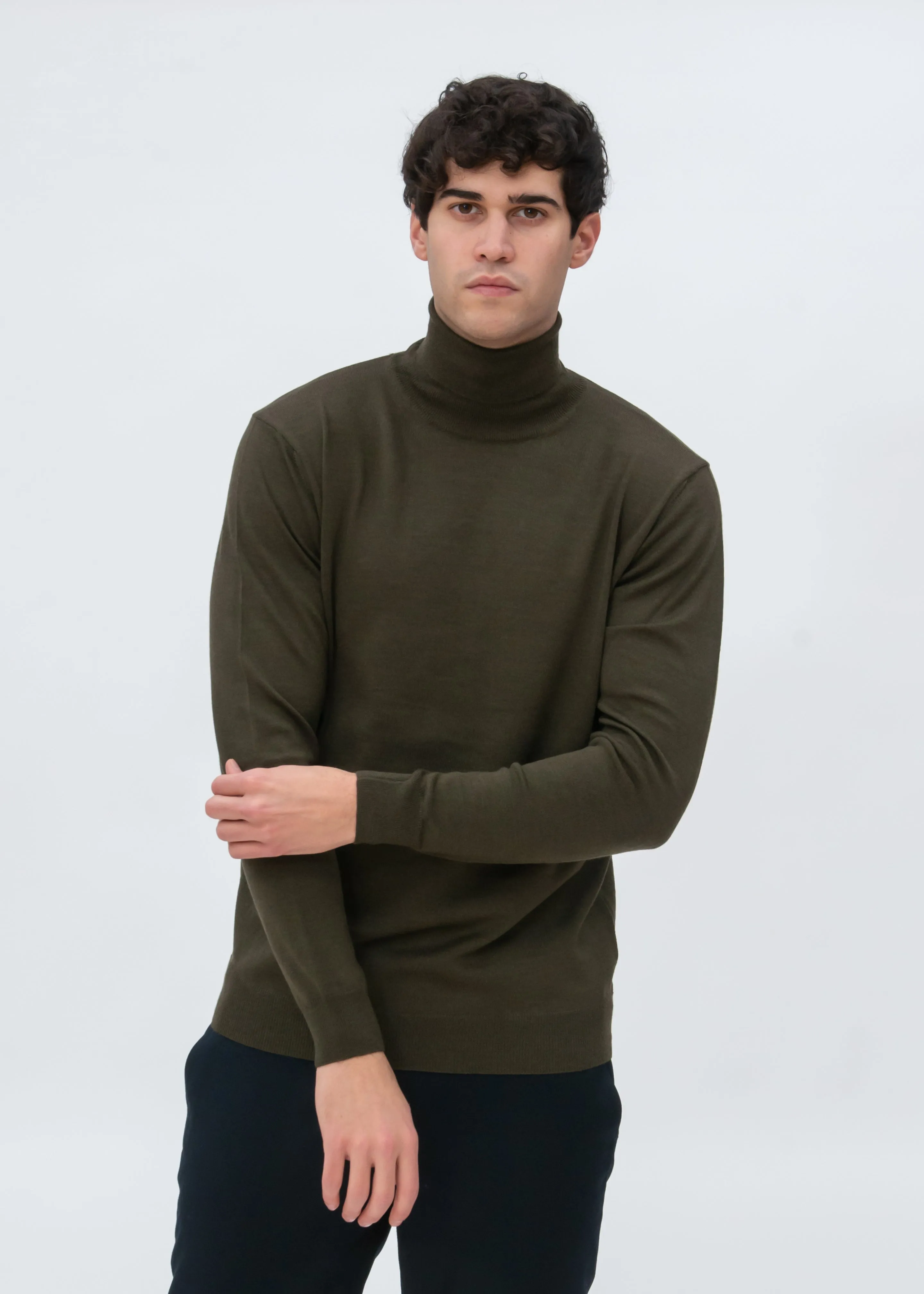 CLASSIC MERINO TURTLENECK SWEATER