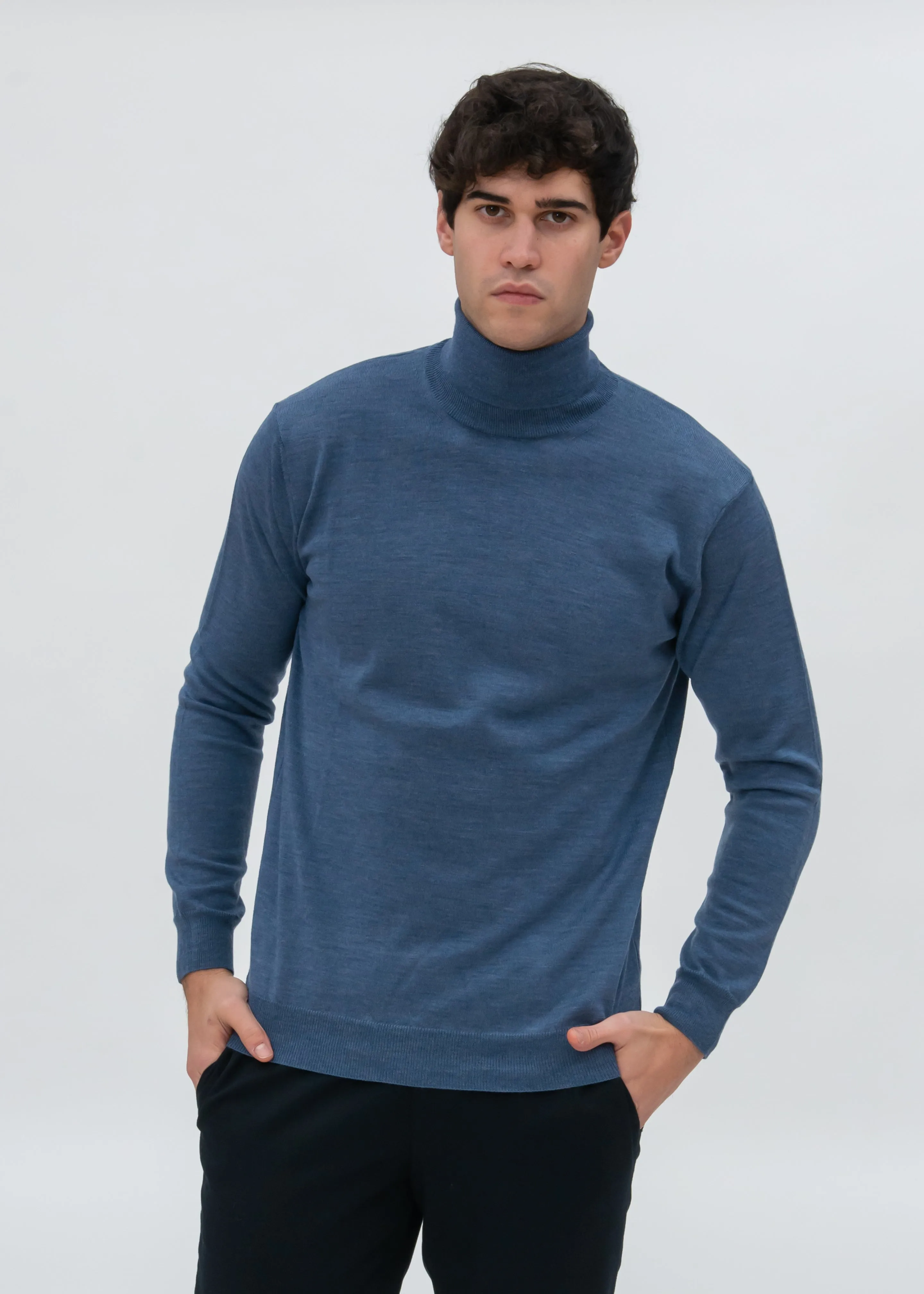 CLASSIC MERINO TURTLENECK SWEATER