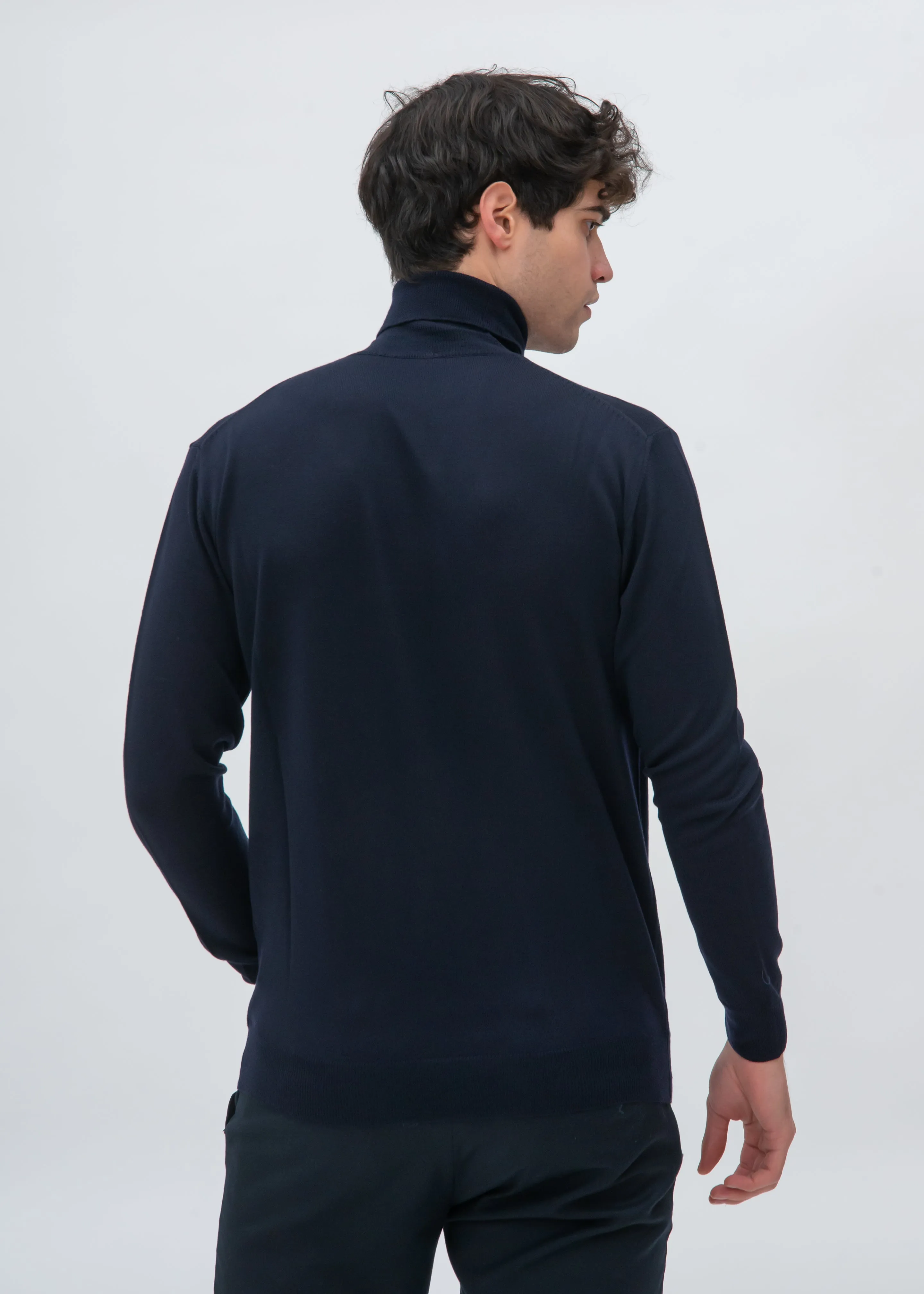 CLASSIC MERINO TURTLENECK SWEATER