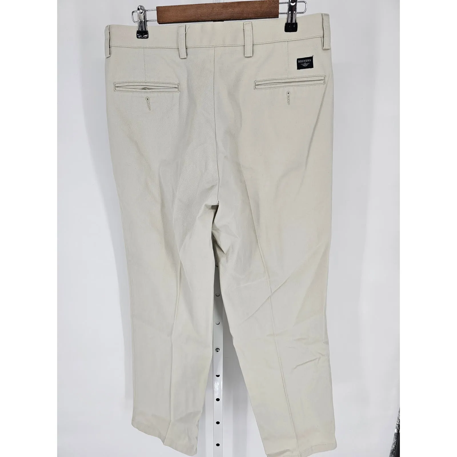 Dockers Mens Sz 34x30 Individual Fit Classic Fit Pleated Dress Pants Tan