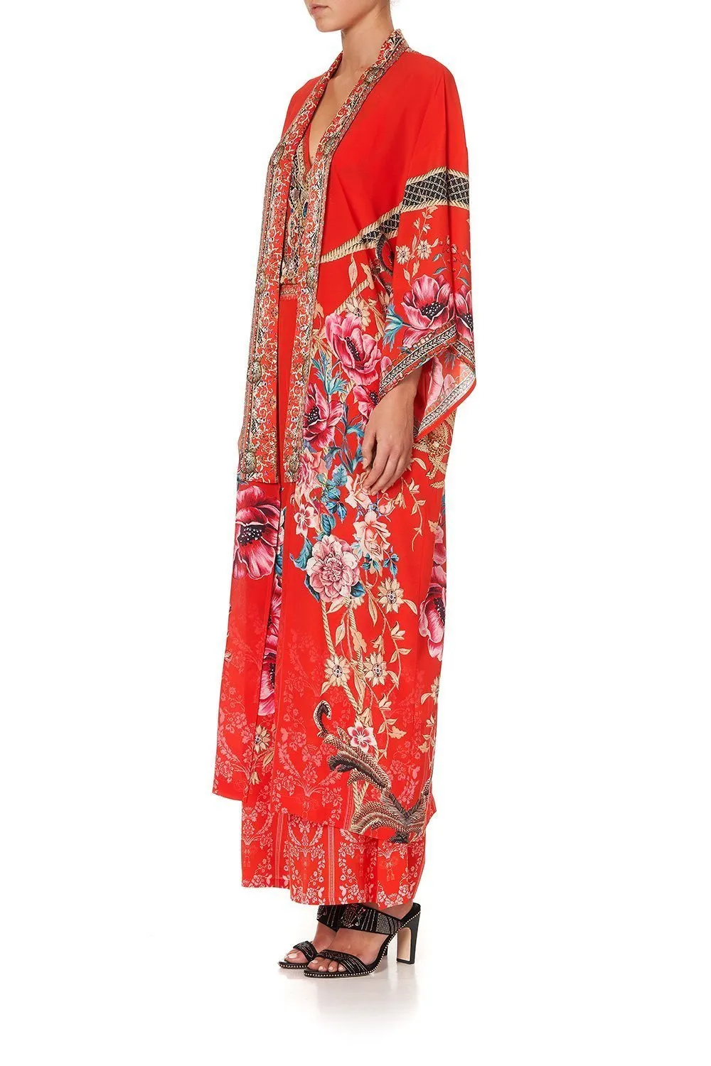 KIMONO COAT AND THE QUEEN WORE RED