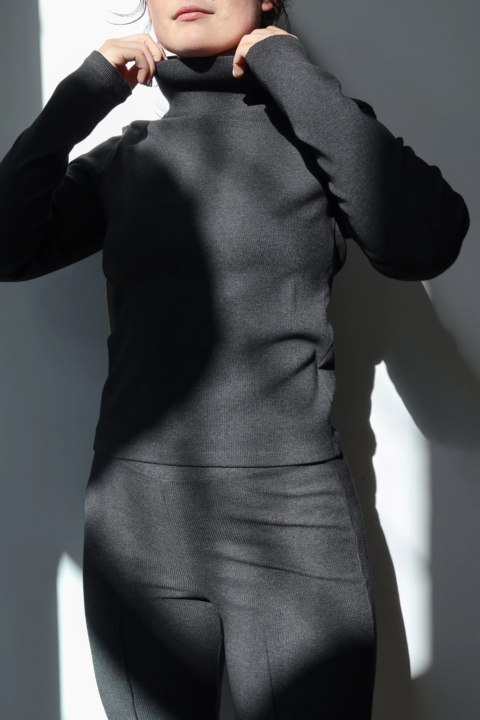 Rib Turtleneck in Charcoal Grey